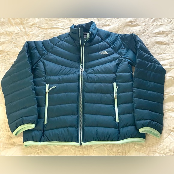 The North Face Jackets & Blazers - 🎉🧚‍♀️ NWT The North Face stylish gorgeous women’s down jacket.